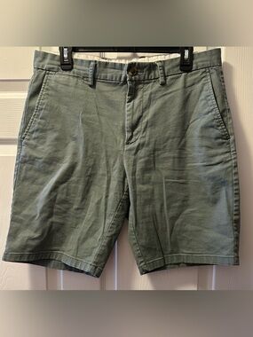 Old Navy Men's Shorts in Olive Green